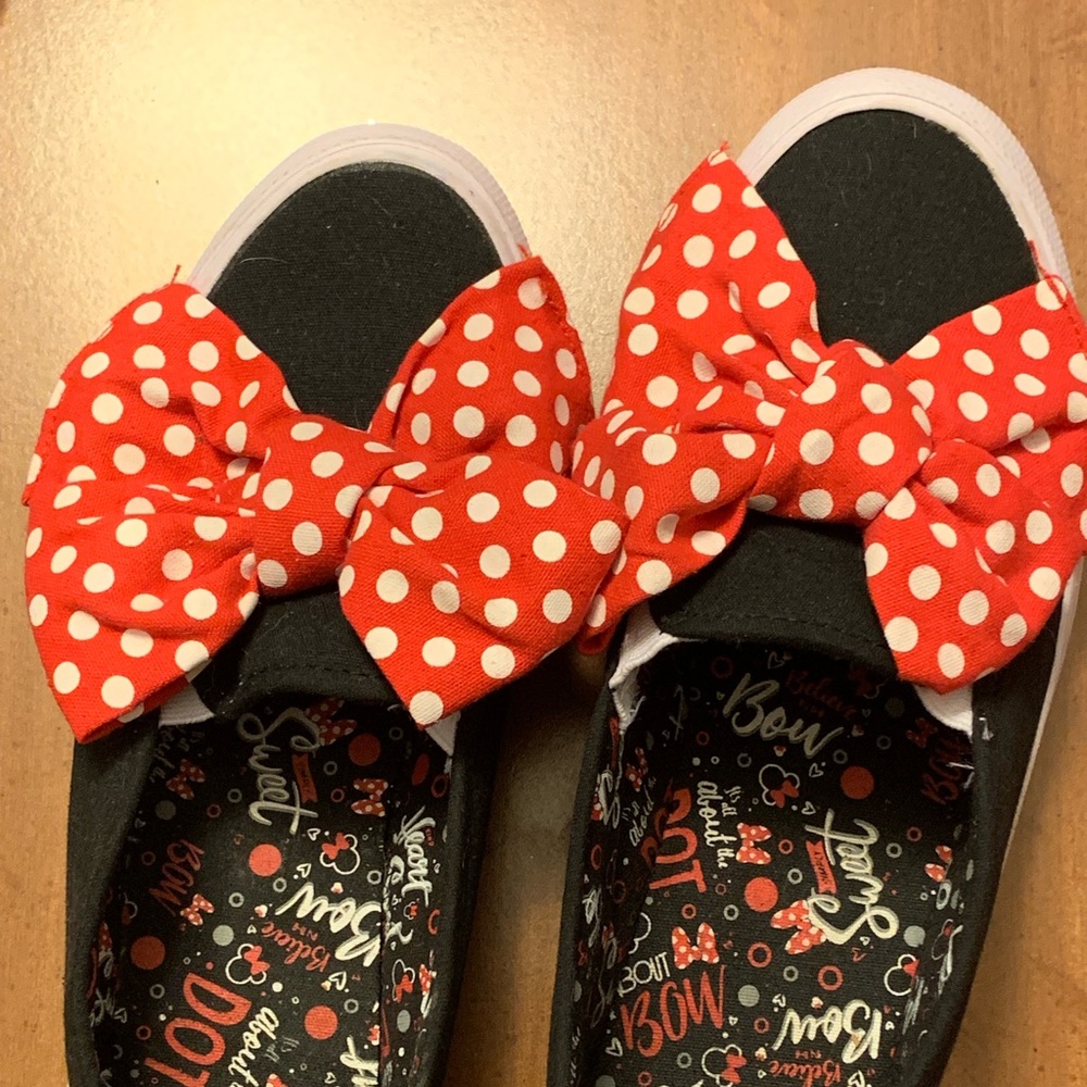 Minnie Mouse slip on Disney shoes size 7